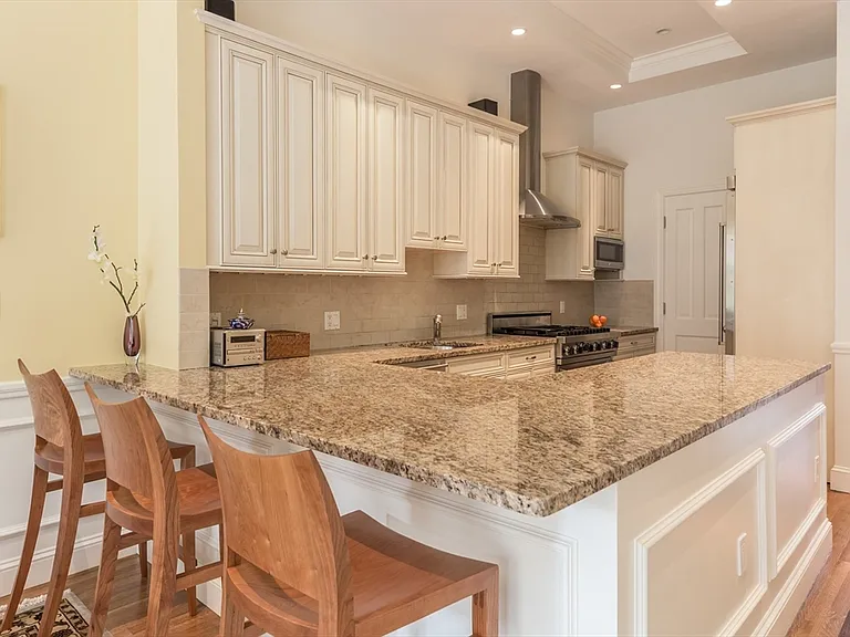 212 Beacon St #2 — Photo 4