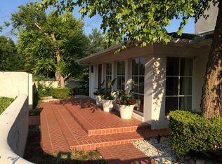 1800 Drakestone Ave, Nichols Hills, OK 73120