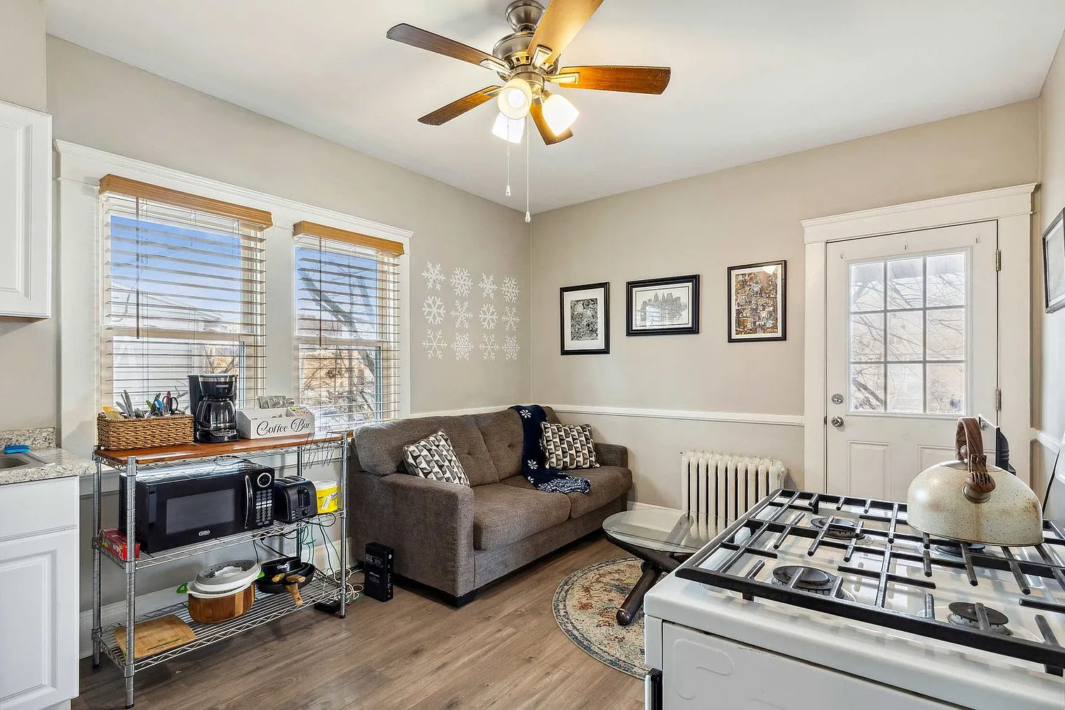 1 bed, 1.0 bath, 398 sqft, $1,512 — Photo 2