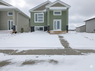 231 McArthur Cres #A, Saskatoon, SK S7L6T9