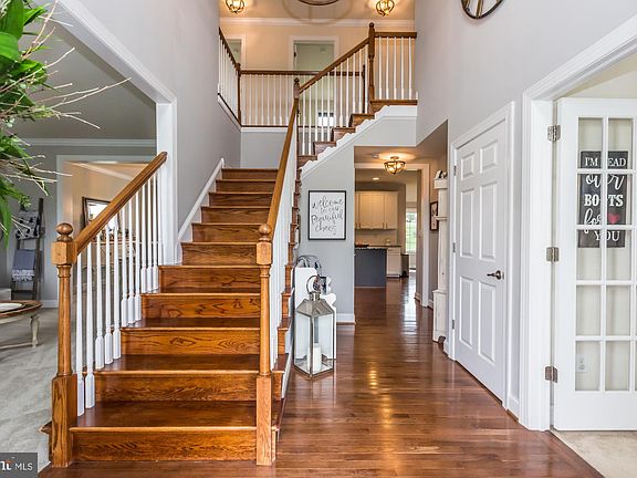 4th image of 220 Coleridge Ln