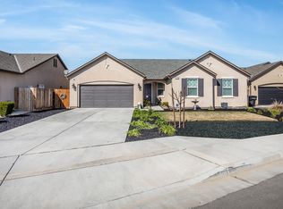 1380 Hoover Way, Hanford, CA