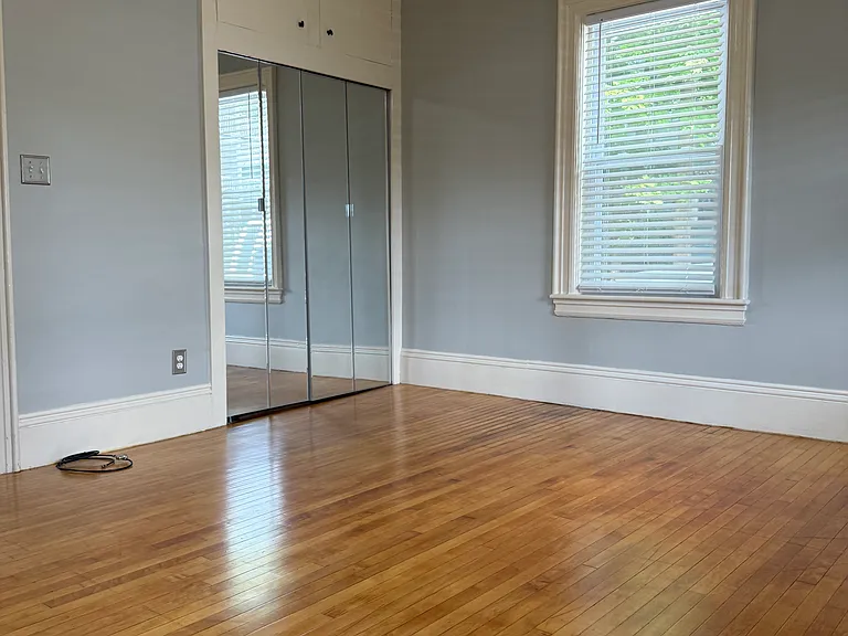 72 Charlotte St #1 — Photo 9
