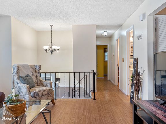 5th image of 5 Castle Drive