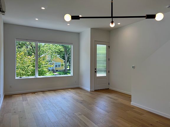 4th image of 802 E Washington St #B