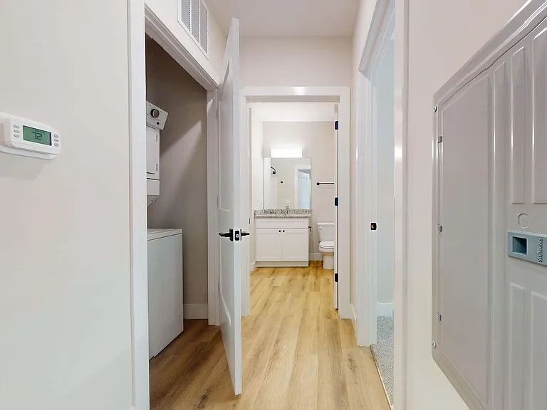 305 W Washington St — Photo 29