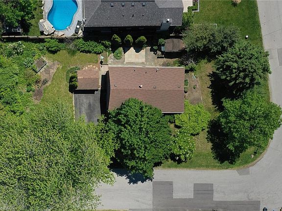 4th image of 1304 Avon Cres
