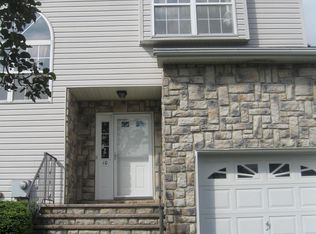 10 Skylark Ct, Marlboro, NJ 07746