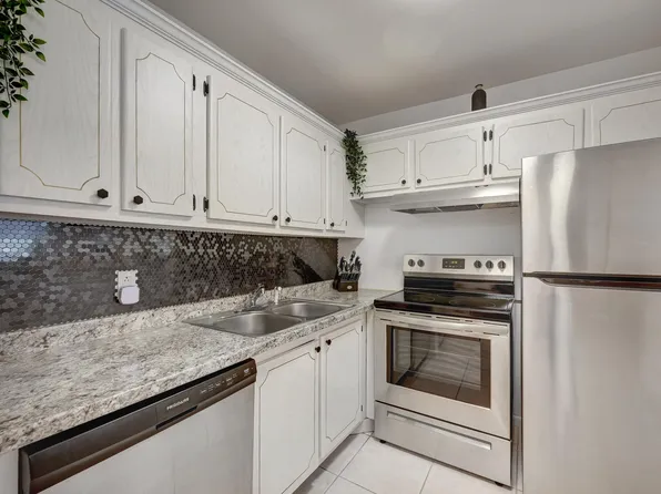 206 Chatham J, West Palm Beach, FL 33417