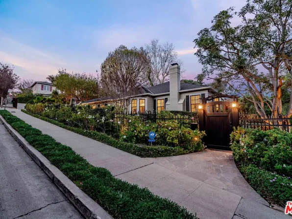 11121 Montana Ave, Los Angeles, CA 90049