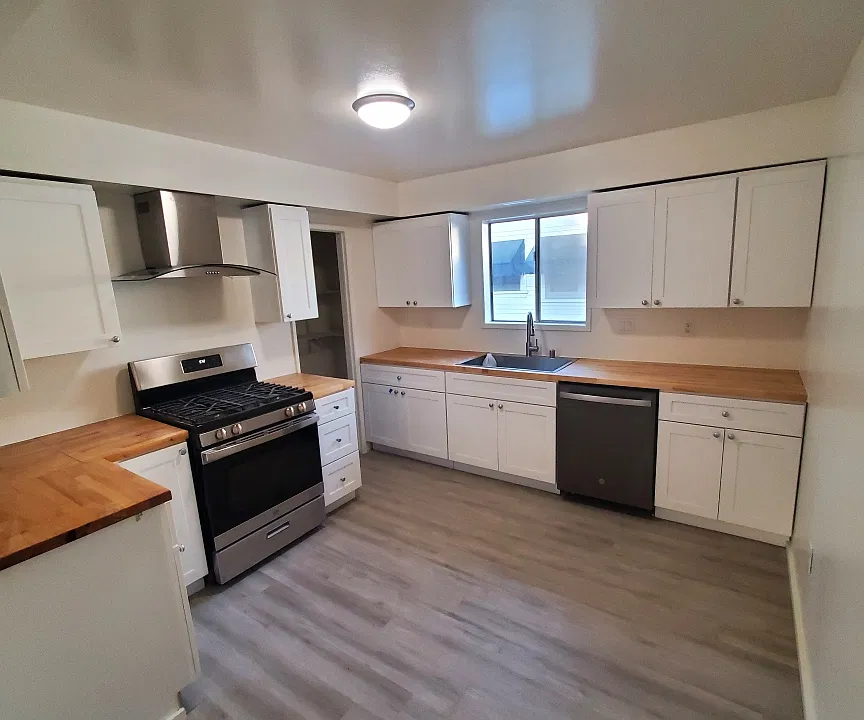 336 W Whiting Ave