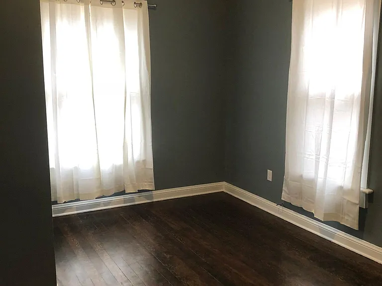 638 Emery St — Photo 8