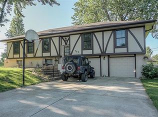 703 Falcon Dr, Harrisonville, MO 64701