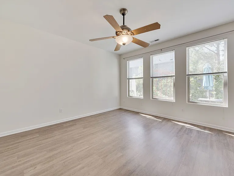 11 Moss Grove Ln — Photo 6