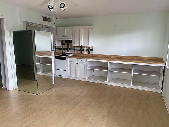 3rd image of 1200 Colonnades Drive #205