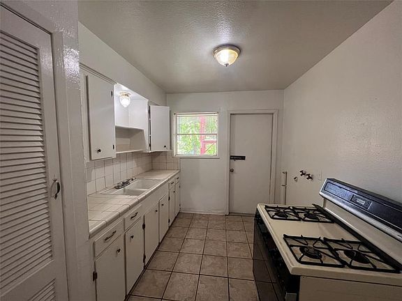 4th image of 67 1/2 Neyland St