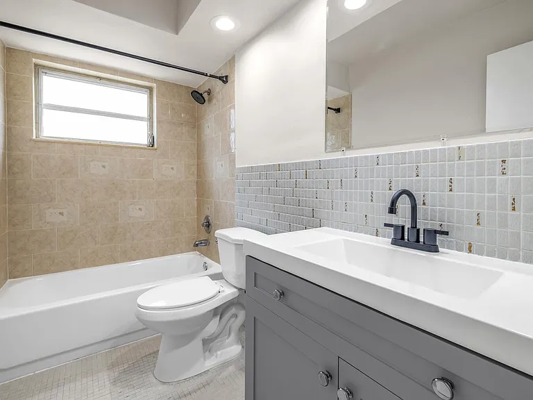 1735 Dewey St #909 — Photo 13