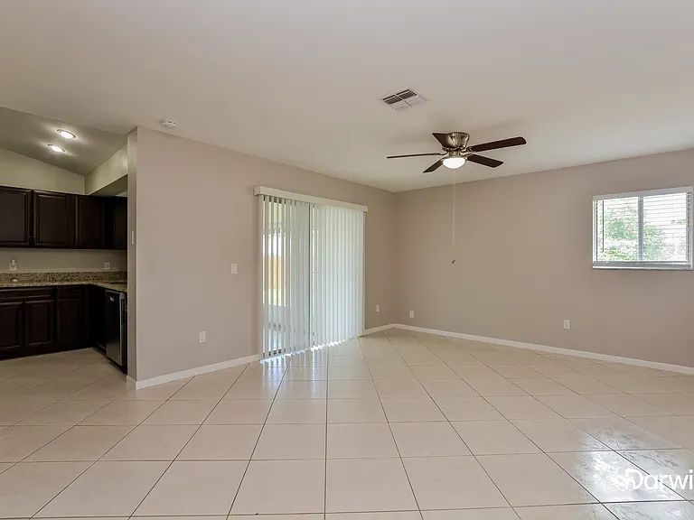589 Tyler Ave — Photo 6