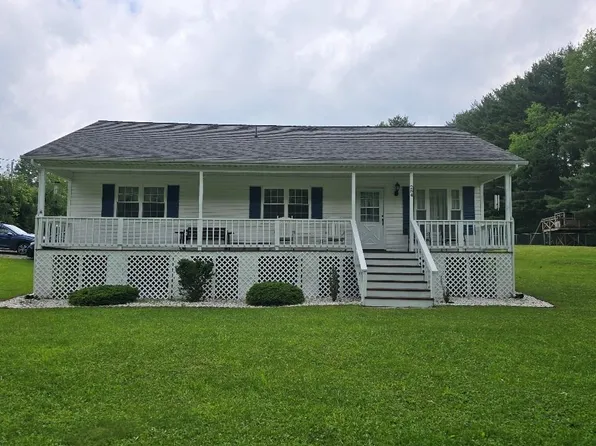284 E Whitby Rd, Shady Spring, WV 25918