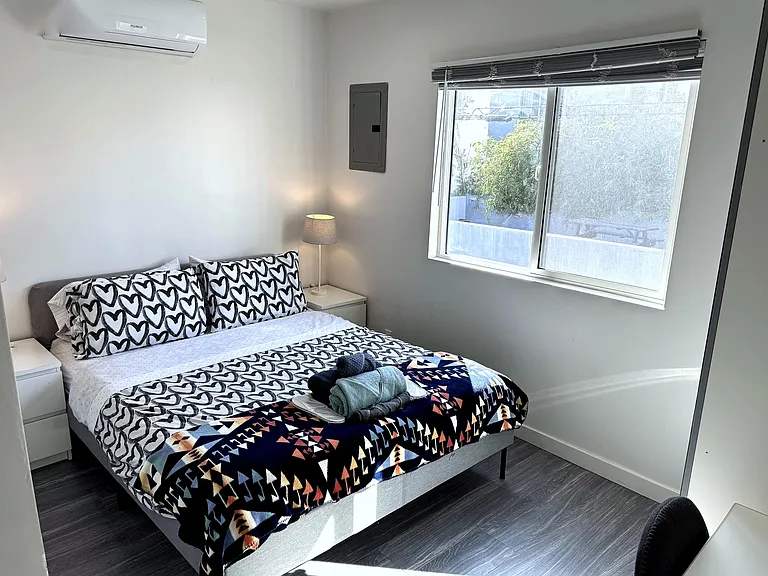 11921 Goshen Ave #8 — Photo 4