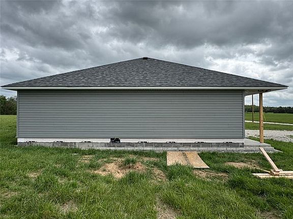 4th image of 198 Stella Ct