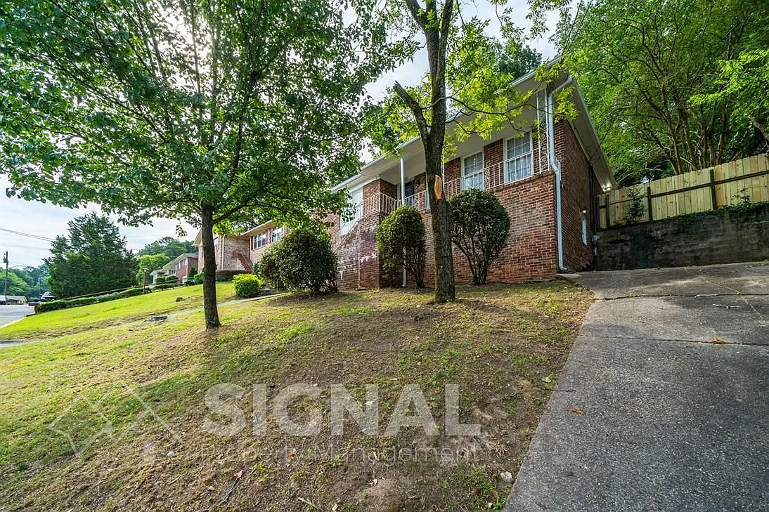 3 bed, 2.0 bath, 1309 sqft, $1,295 — Photo 2