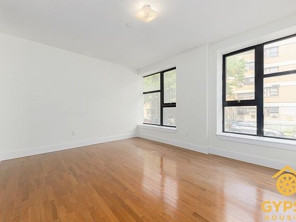4th image of 176 Scholes St APT 1A