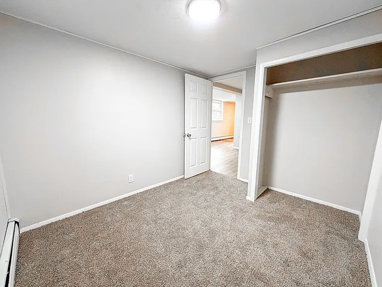 515 W Oak St — Photo 5
