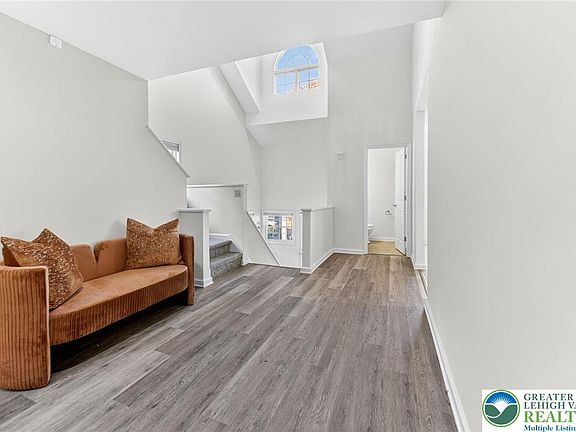 5th image of 230 Hawthorne Village Ct