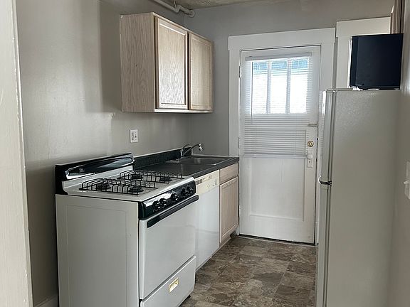 5th image of 12-929 Weschler Ave
