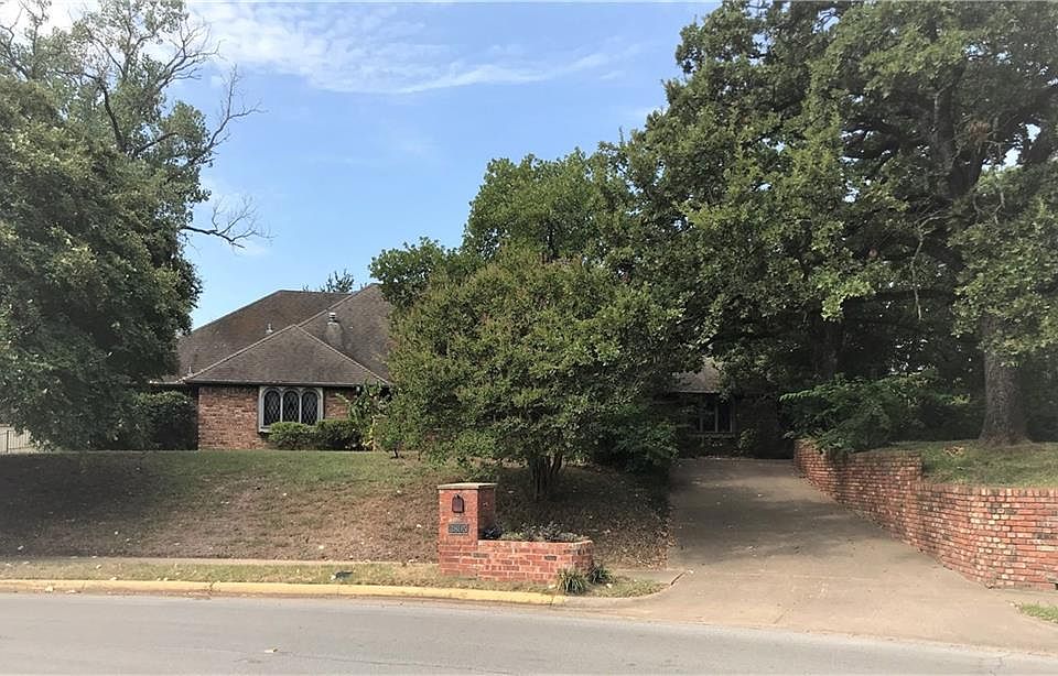 1st image of 3805 Woodvine Dr