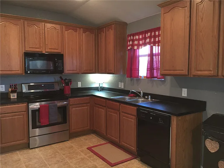 584 Arthur Dr — Photo 8