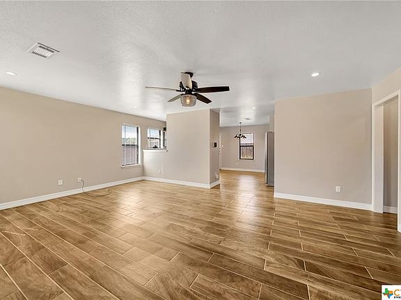 4th image of 1302 Travis Cir