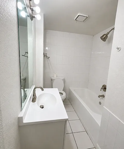 2573 SW 21st Ave #2573 — Photo 8