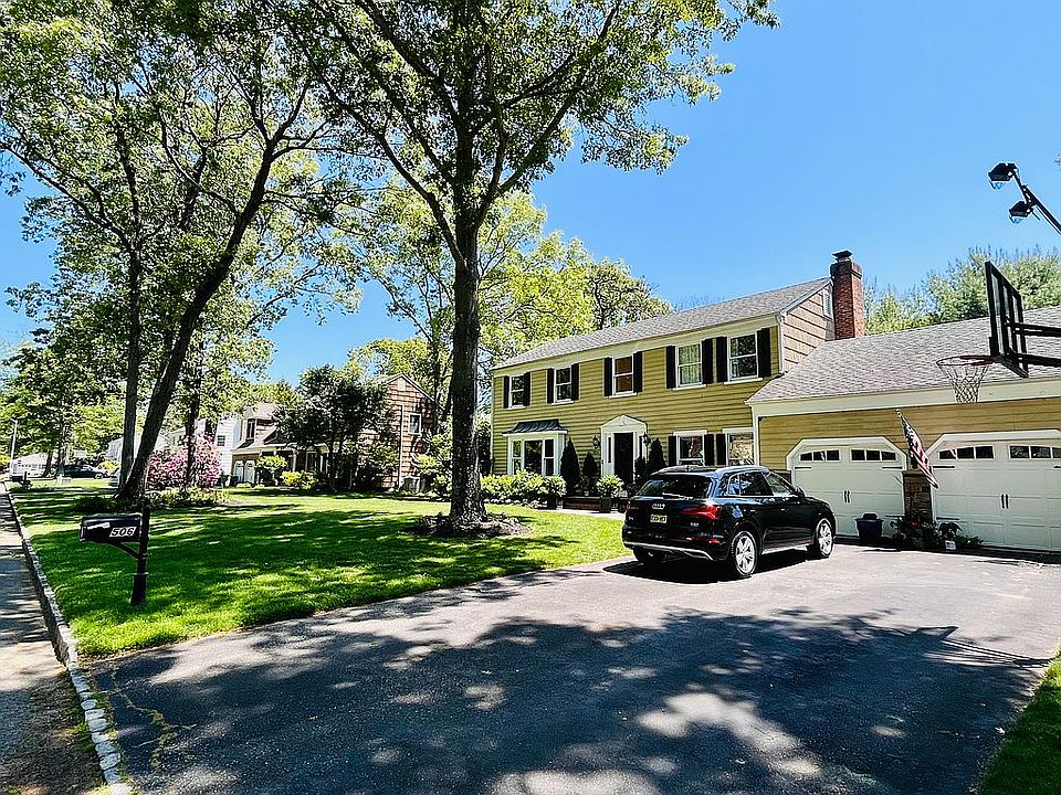 2nd image of 506 Admirals Cir