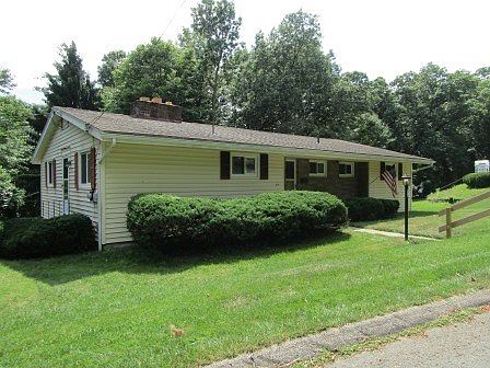 2nd image of 601 Maxwell Dr
