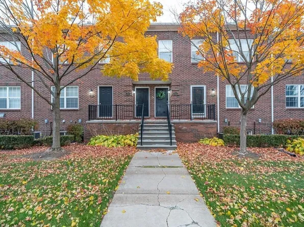 43053 Burlington Dr, Sterling Heights, MI 48313