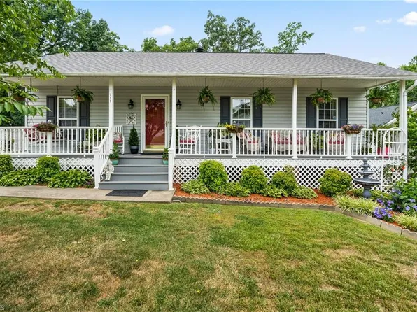 111 Duncan Dr, Thomasville, NC 27360
