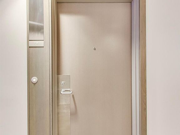 5th image of 8 Buchanan St Unit 714