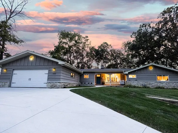 11920 Indian TRAIL, Hales Corners, WI 53130