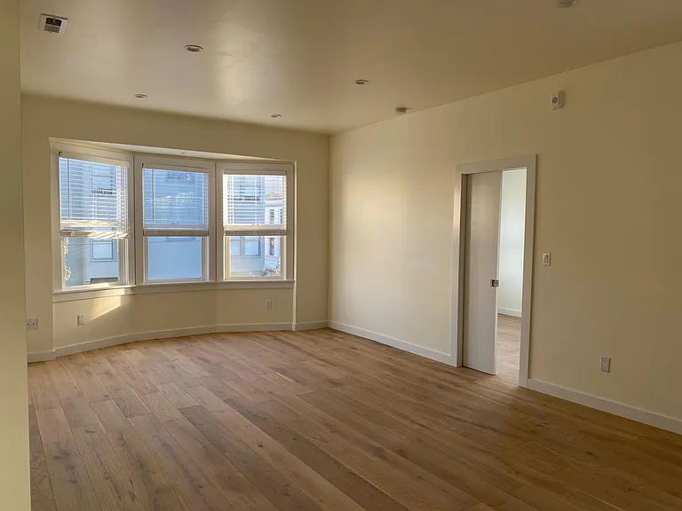 2000 Grove St #4 — Photo 8