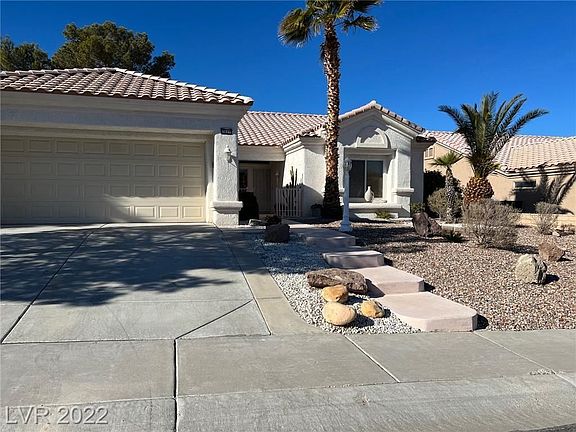 3rd image of 2617 Hanging Rock Dr
