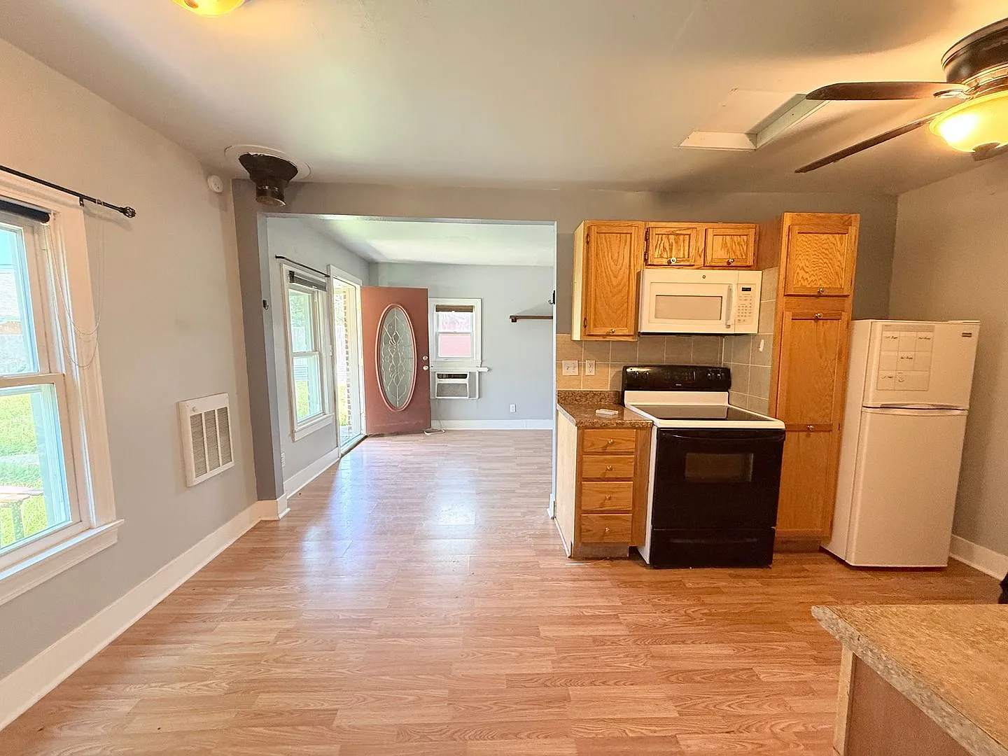 Adorable 1 bd 1Ba apartment with yard — Photo 3