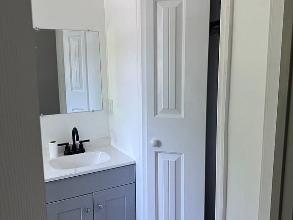 5th image of 514 Myrtle Ave E #2