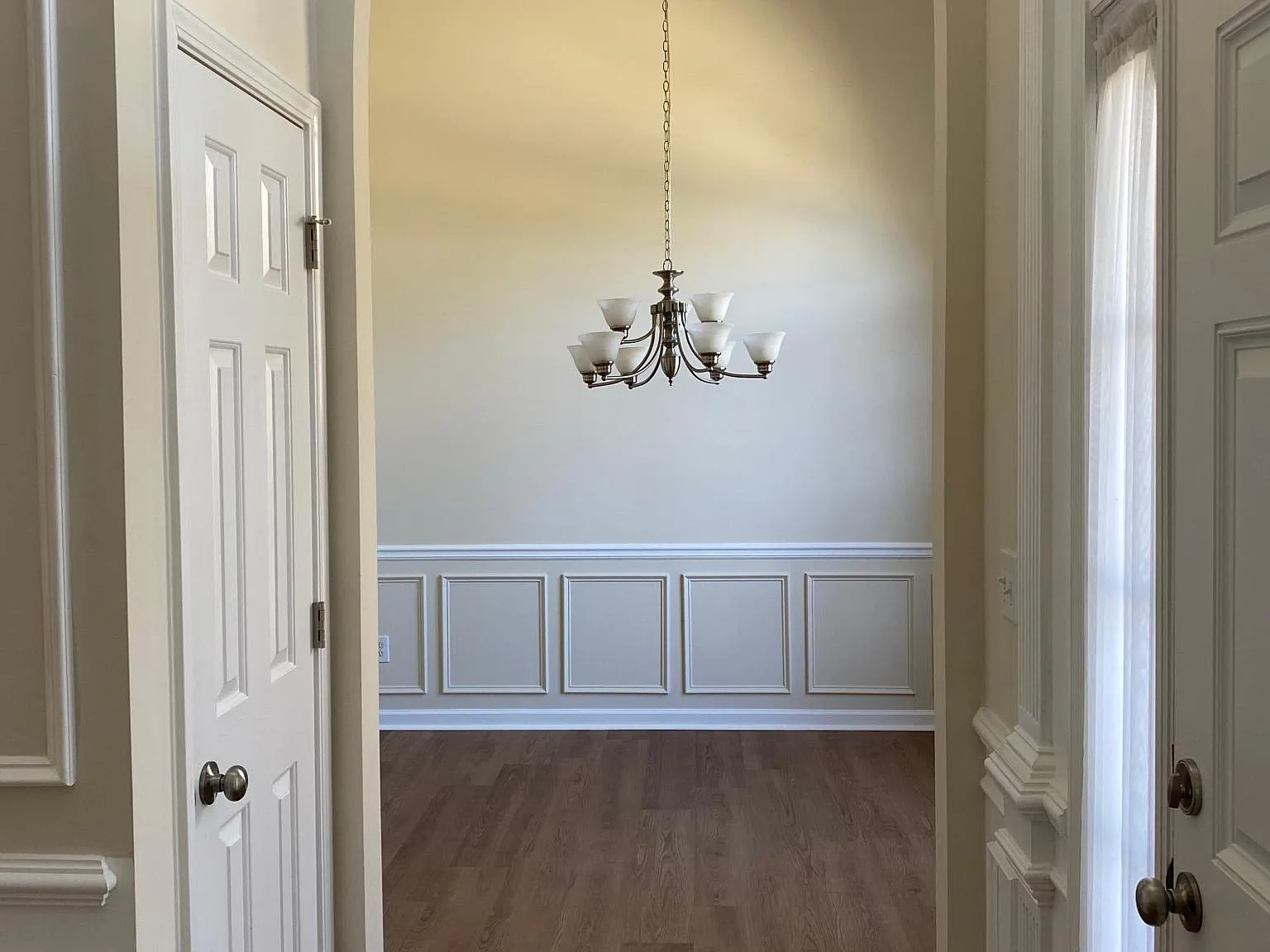 4 bed, 2.5 bath, 2219 sqft, $2,500 — Photo 3