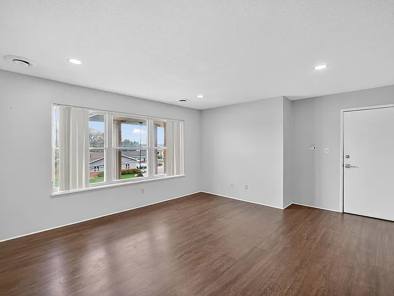 5616 Hickman Rd #5 — Photo 15