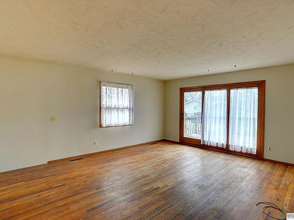3rd image of 9477 Spencer St