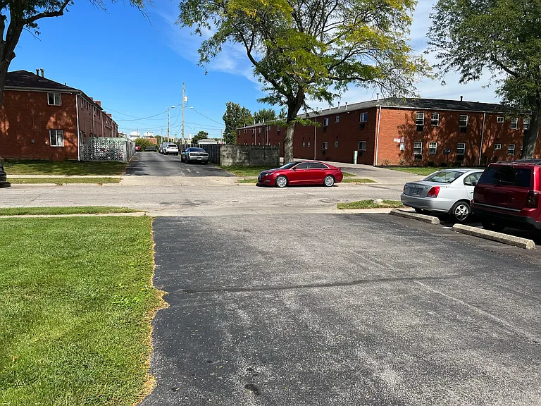905 North Meadows Court - D — Photo 33