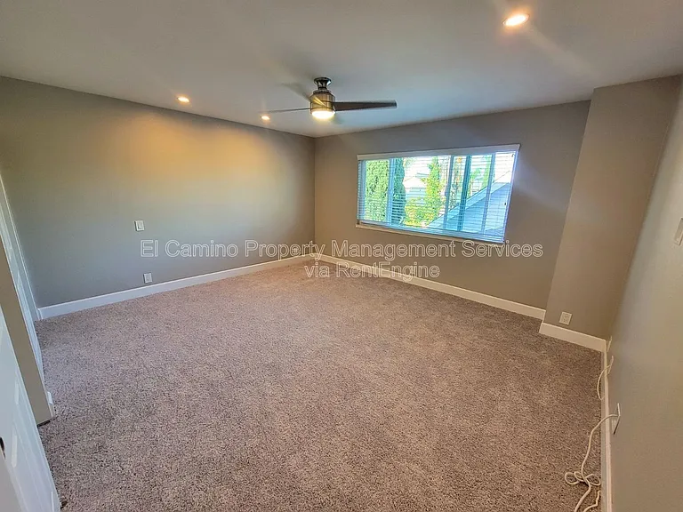 1728 Lake St — Photo 4