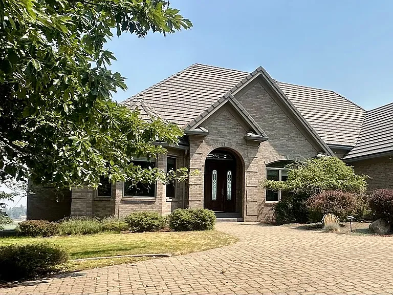 11707 Kestrel Rd — Photo 1